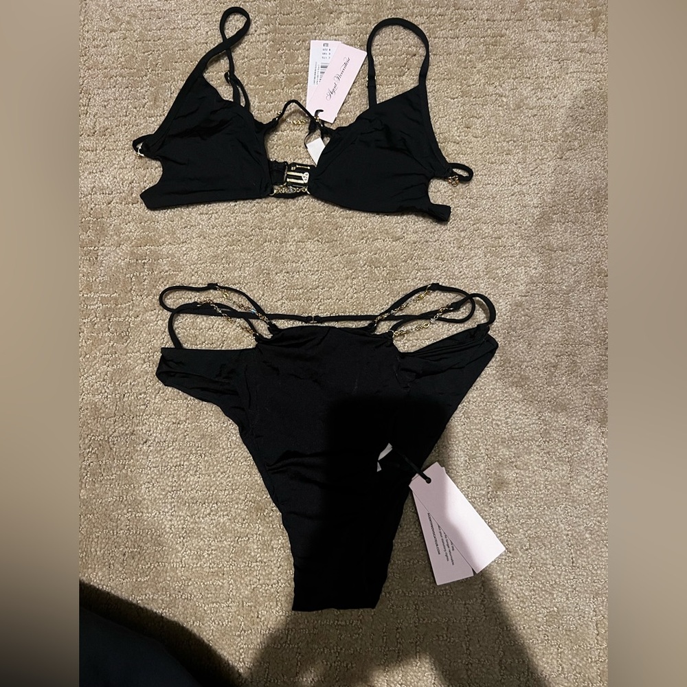 Bikini - Picture 4 of 4